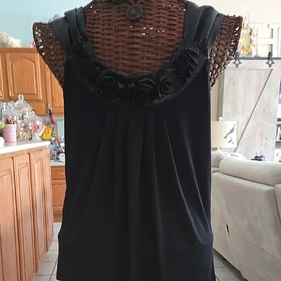 Cable & Gauge Black Ruffled Sleeveless Tank Top - Picture 4 of 13